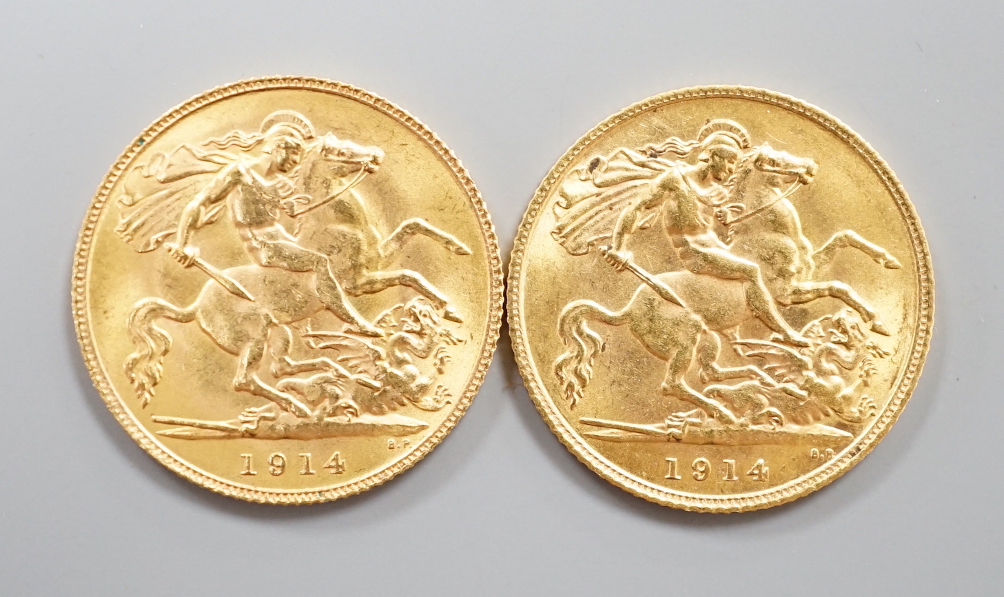 Two George V gold half sovereigns, 1914, both about EF.